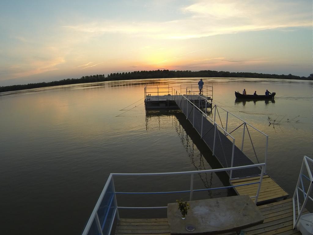 Delta Pontoon Hotel Mahmudia Luaran gambar