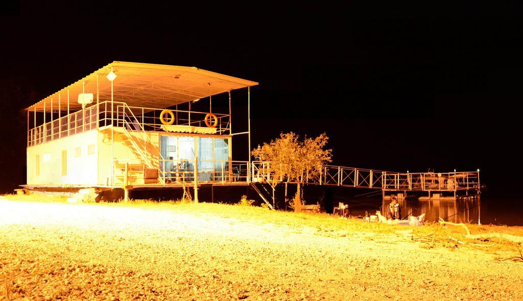 Delta Pontoon Hotel Mahmudia Luaran gambar